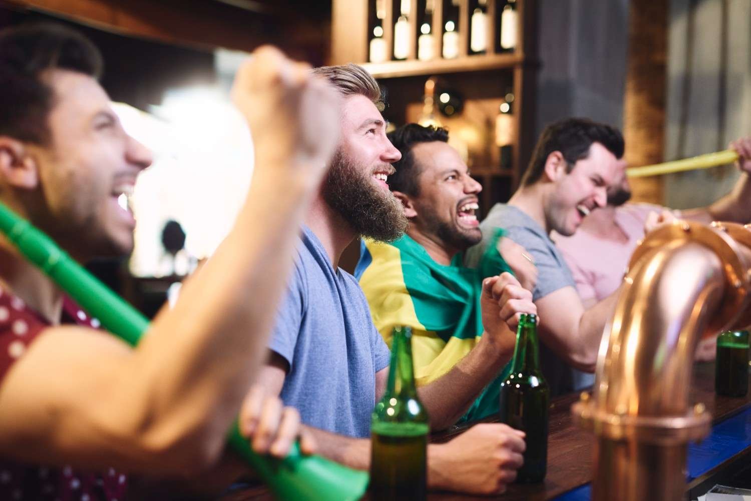 Chicago Sports Bars Deliver a Classic Football Atmosphere